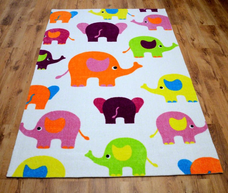 Białe dywany dla dzieci ze słonikami