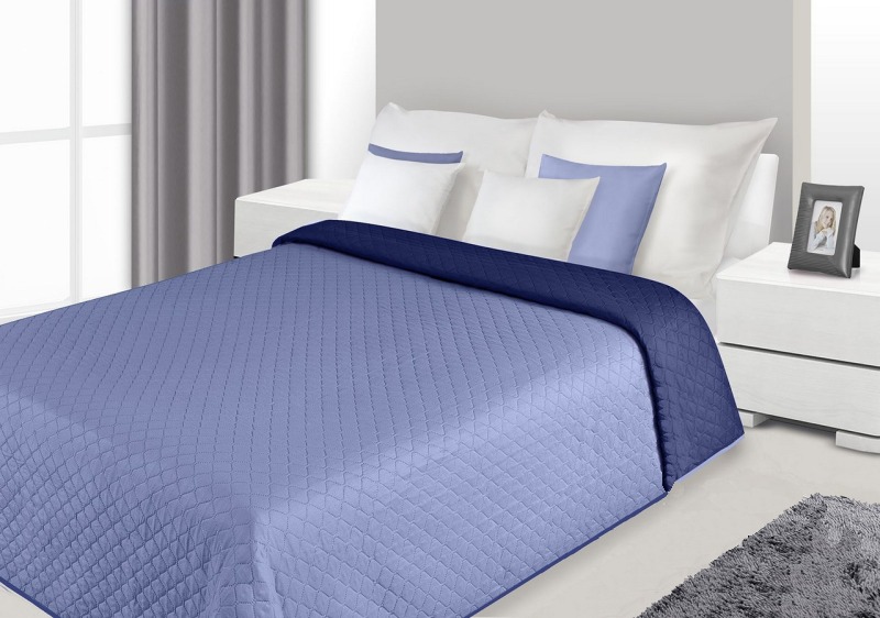 Dwustronne modne narzuty na łóżko do sypialni w kolorze niebieskim