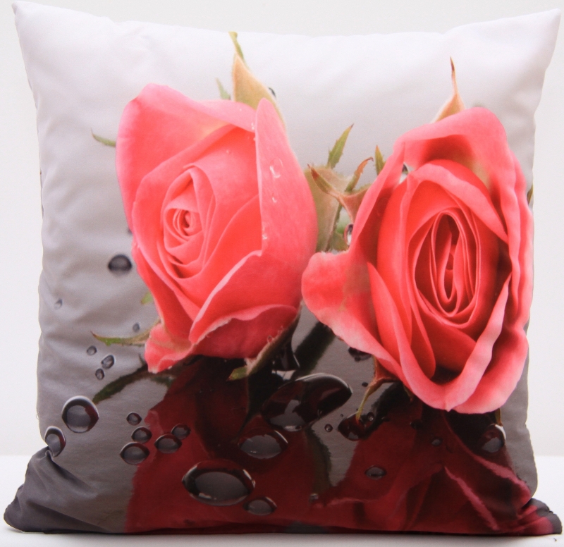 Szara poszewka ozdobna na poduszkę z różowo bordowymi różami