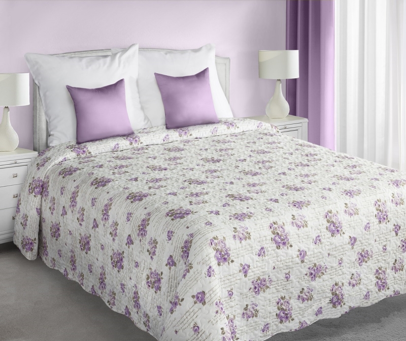 Fioletowe kwiatuszki narzuty dwustronne w kolorze białym na łóżko