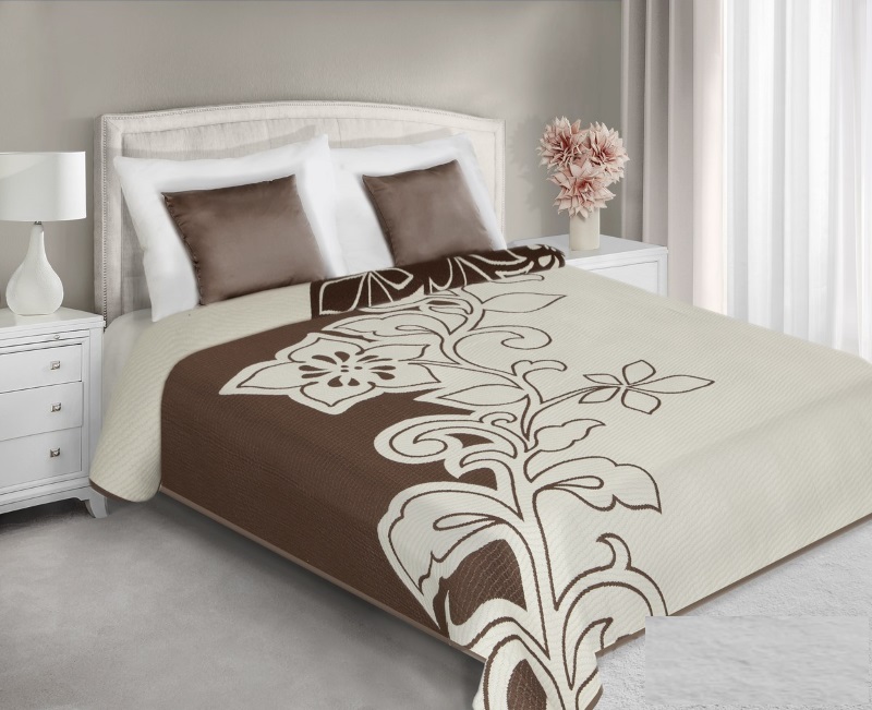 Brązowy kwiat narzuta dwustronna na łóżko w kolorze kremowym