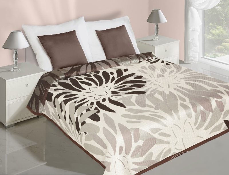 Dwustronne kremowe narzuty na łóżko w brązowe wzory