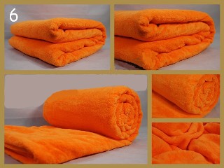 Koc z mikrowłókna w kolorze pomarańczowym