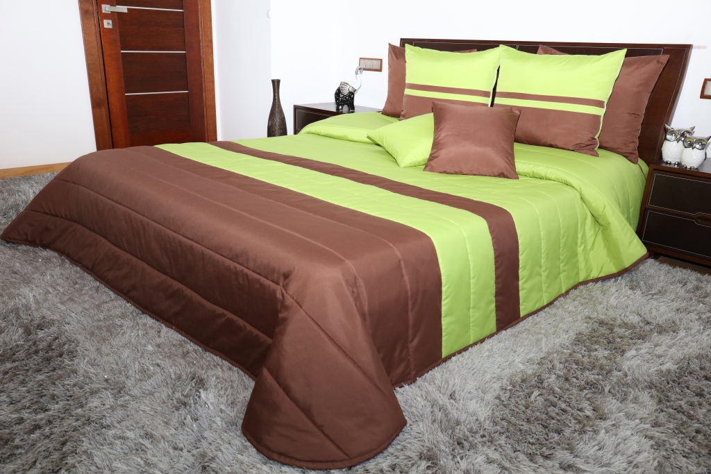 Wysokiej jakości narzuta na łóżko w kolorze zielono brązowym