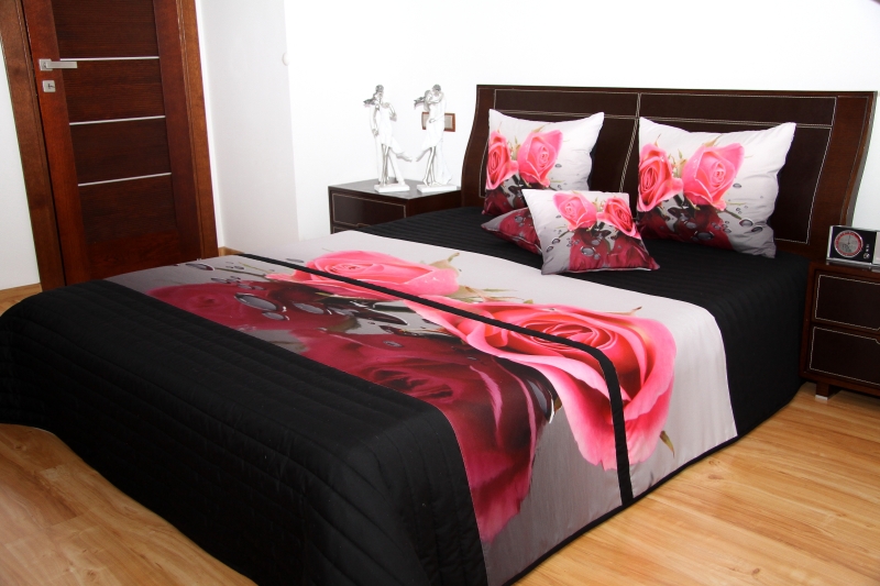 Narzuta 3D na łóżko w kolorze czarnym z różą