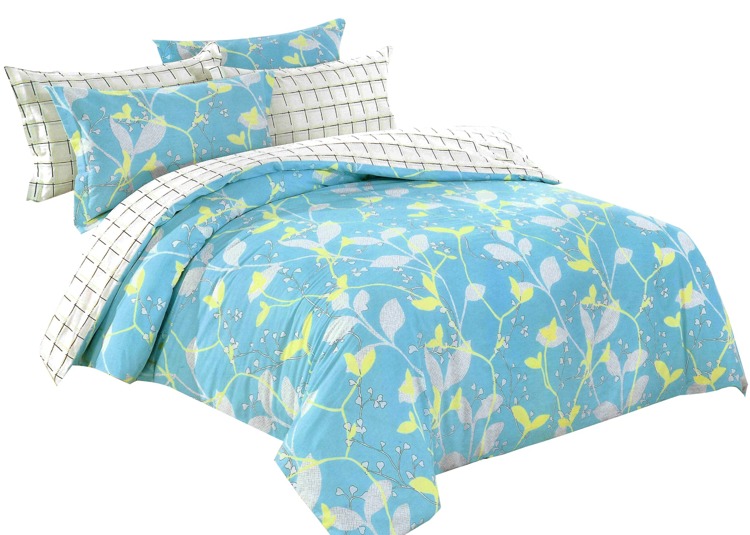 Modna turkusowa pościel na łóżko do sypialni zdobiona kolorowymi kwiatami 