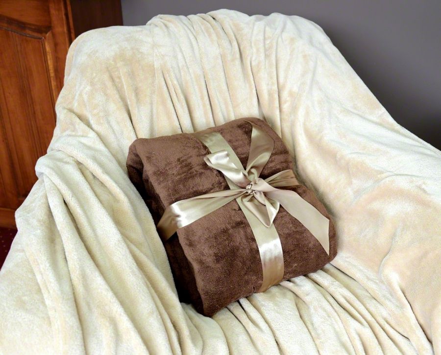Nowoczesne ciemno brązowe koce bardzo przytulne idealne na łóżko do pokoju 
