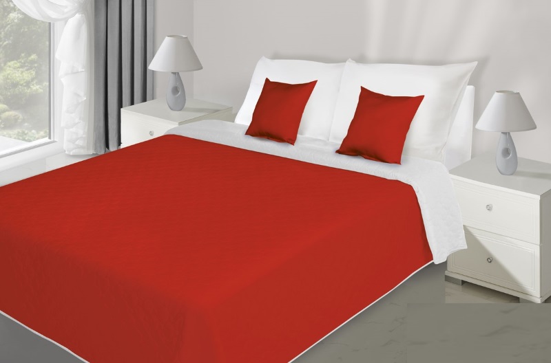 Czerwono białe dwustronne narzuty na łóżko