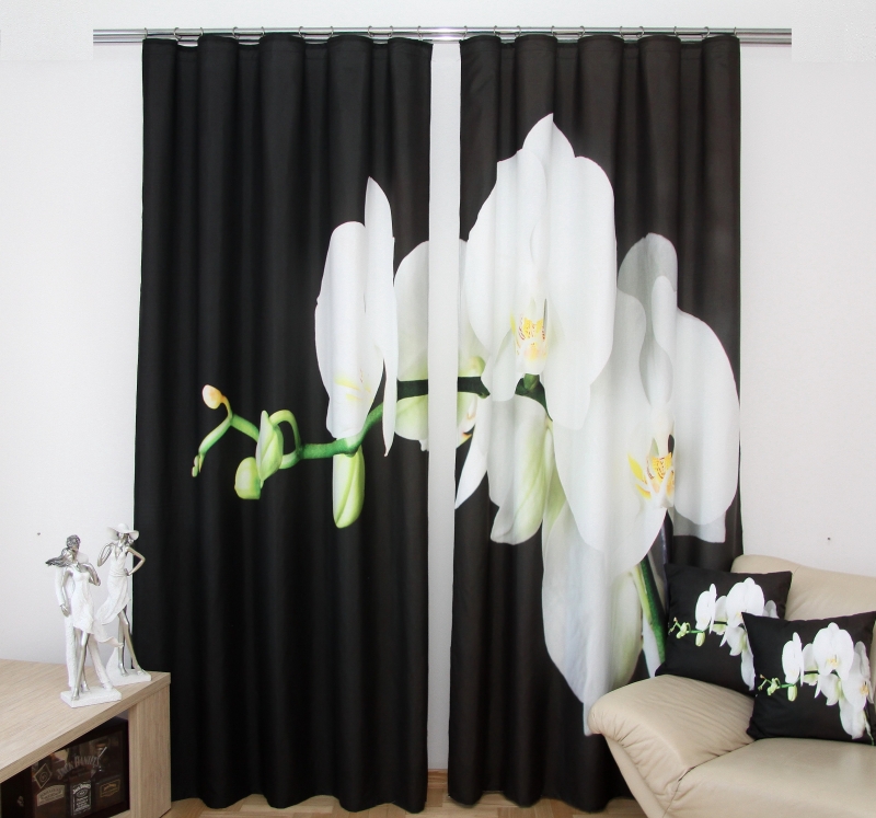 Zasłony do sypialni w kolorze czarnym z białą orchideą
