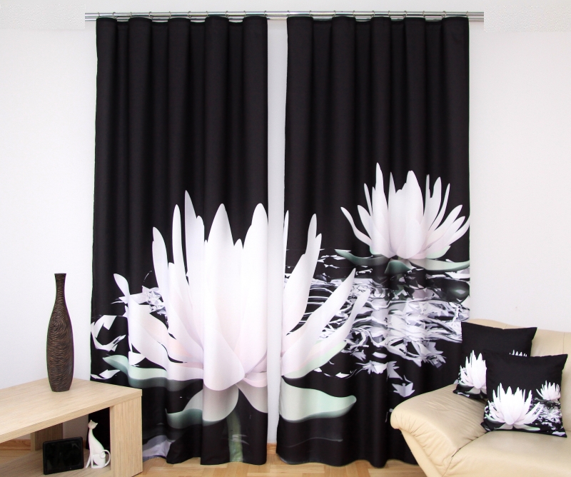 Dekoracyjne zasłony gotowe w kolorze czarnym z bialą lilią wodną