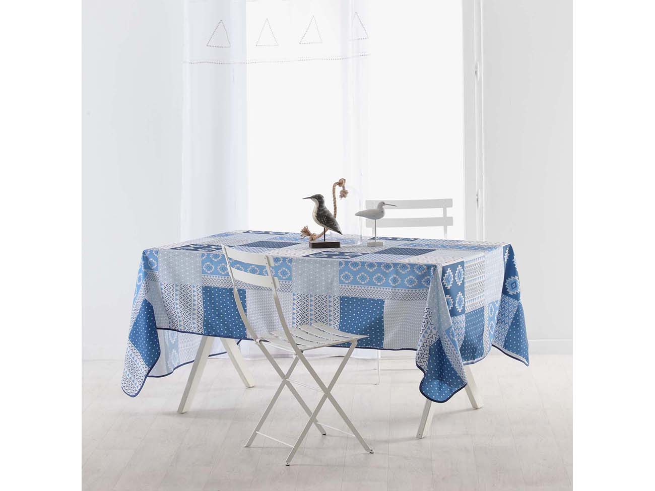 Śliczny niebieski obrus plamoodporny na stół do kuchni