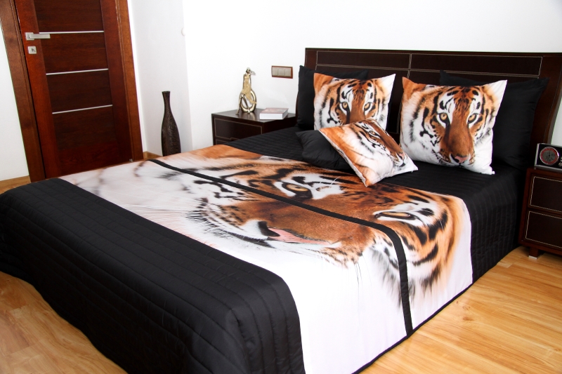 Czarne narzuty na łóżka do sypialni z tygrysem