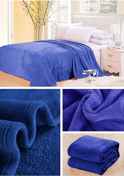 Koc na łóżko koloru ciemnoniebieskiego