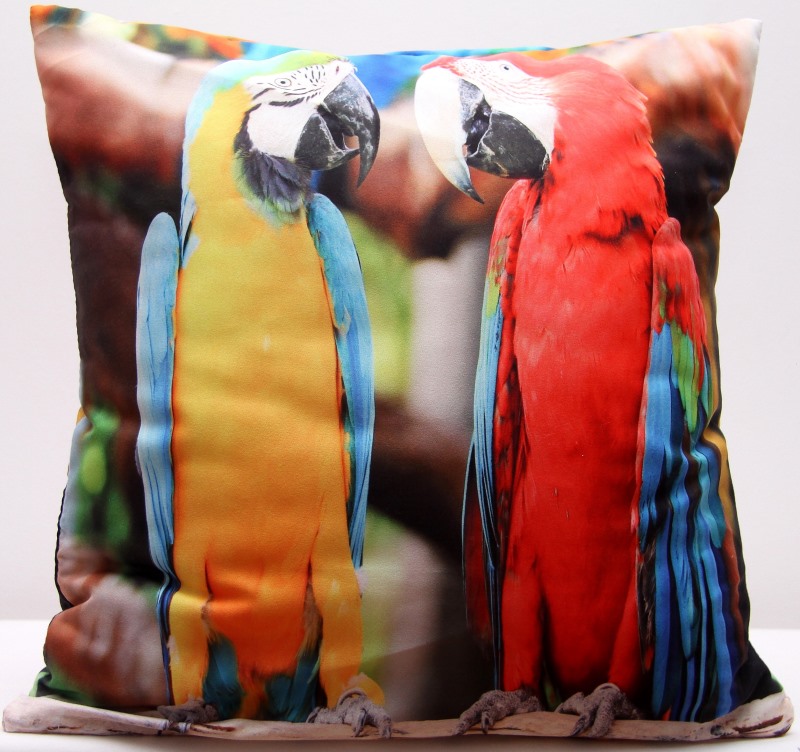 3D efekt dekoracyjna poszewka brązowa w kolorowe papugi