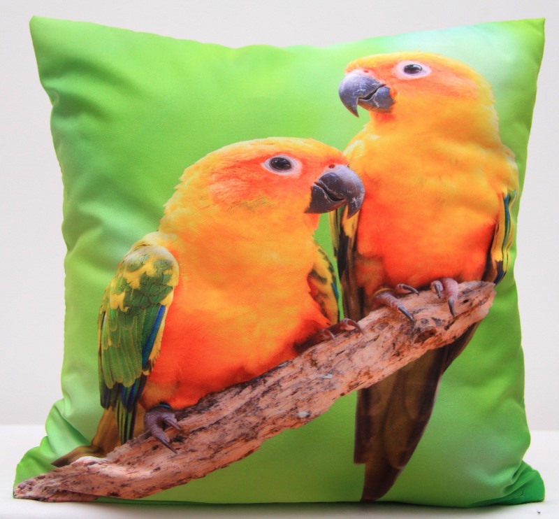 Poszewka w kolorze zielony z dwoma pomarańczowymi ptaszkami