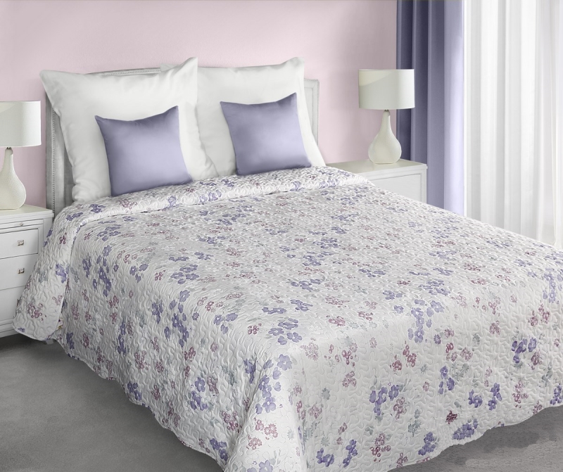 Dwustronne kapy na łóżko w kolorze kremowym z motywem kwiatowym