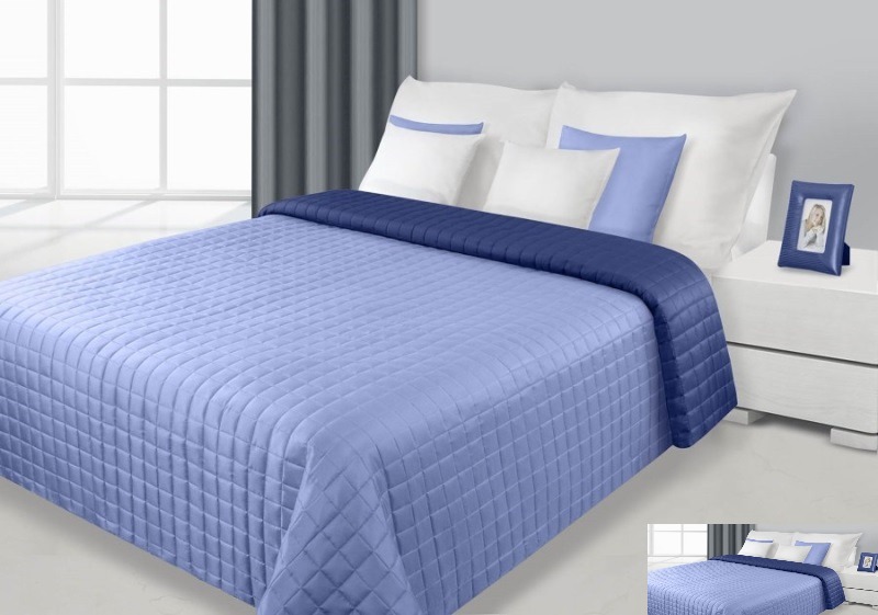 Narzuta dwustronna na łóżko w kolorze niebiesko granatowym