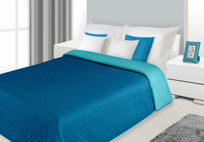 Dwustronne narzuty i kapy na łóżko koloru niebiesko turkusowego