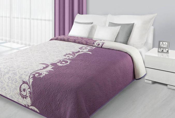 Fioletowo kremowa narzuta na łóżko sypialniane z ornamentem