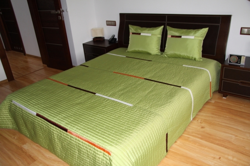 Elegancka narzuta zielona na łóżko