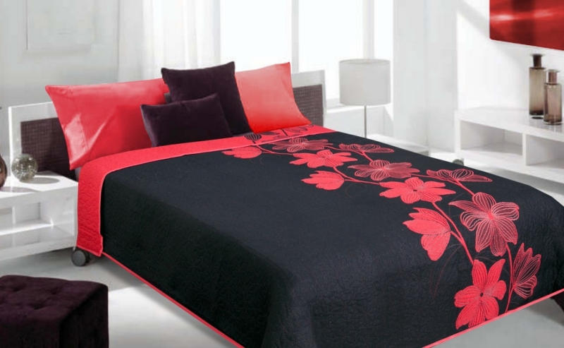 Czerwone kwiaty dwustronna narzuta na łóżko w kolorze czarnym