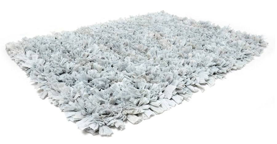 Ręcznie robione jasno szare dywaniki łazienkowe z przyjemnege w dotyku materiału
