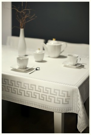 Teflonowy obrus na stół w kolorze kremowym