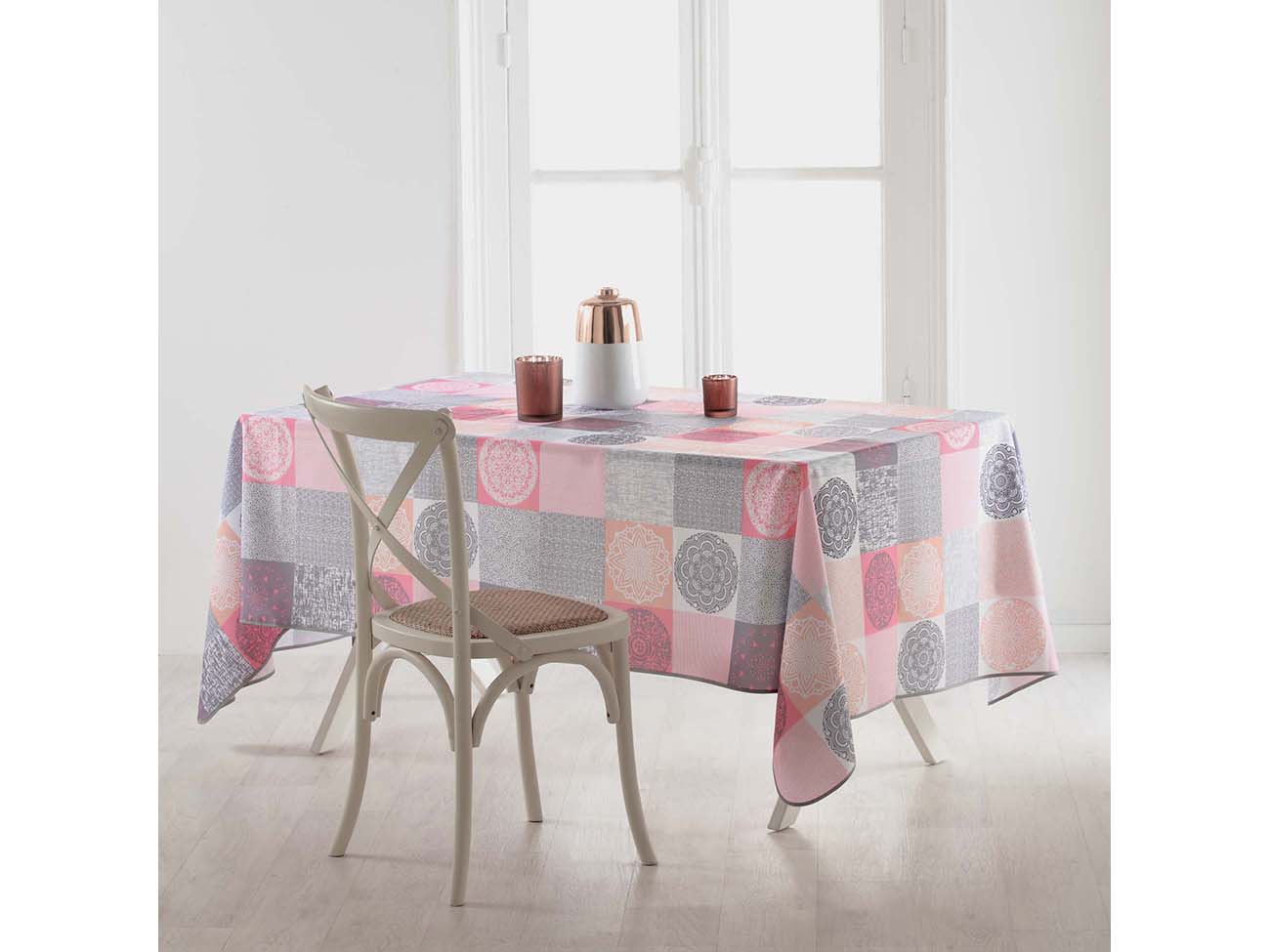 Wysokiej jakości różowy obrus na stół