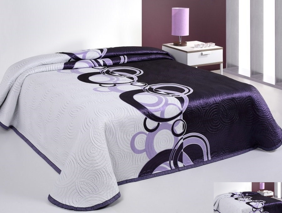 Dwustronne narzuty i kapy na łóżko w kolorze biało fioletowym w koła