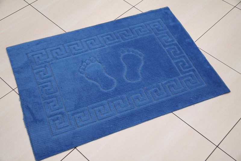 Granatowy dywanik łazienkowy