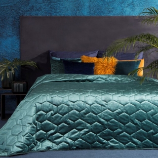 Śliczna turkusowa narzuta na łóżko w ozdobne pikowanie