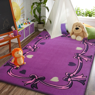 Fioletowy dywan do pokoju dziecka