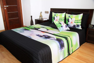 Elegancka narzuta czarna na łóżko w zielone kwiaty