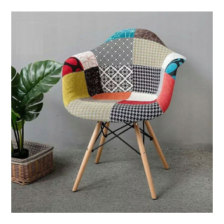 Krzesło z patchworkową tapicerką